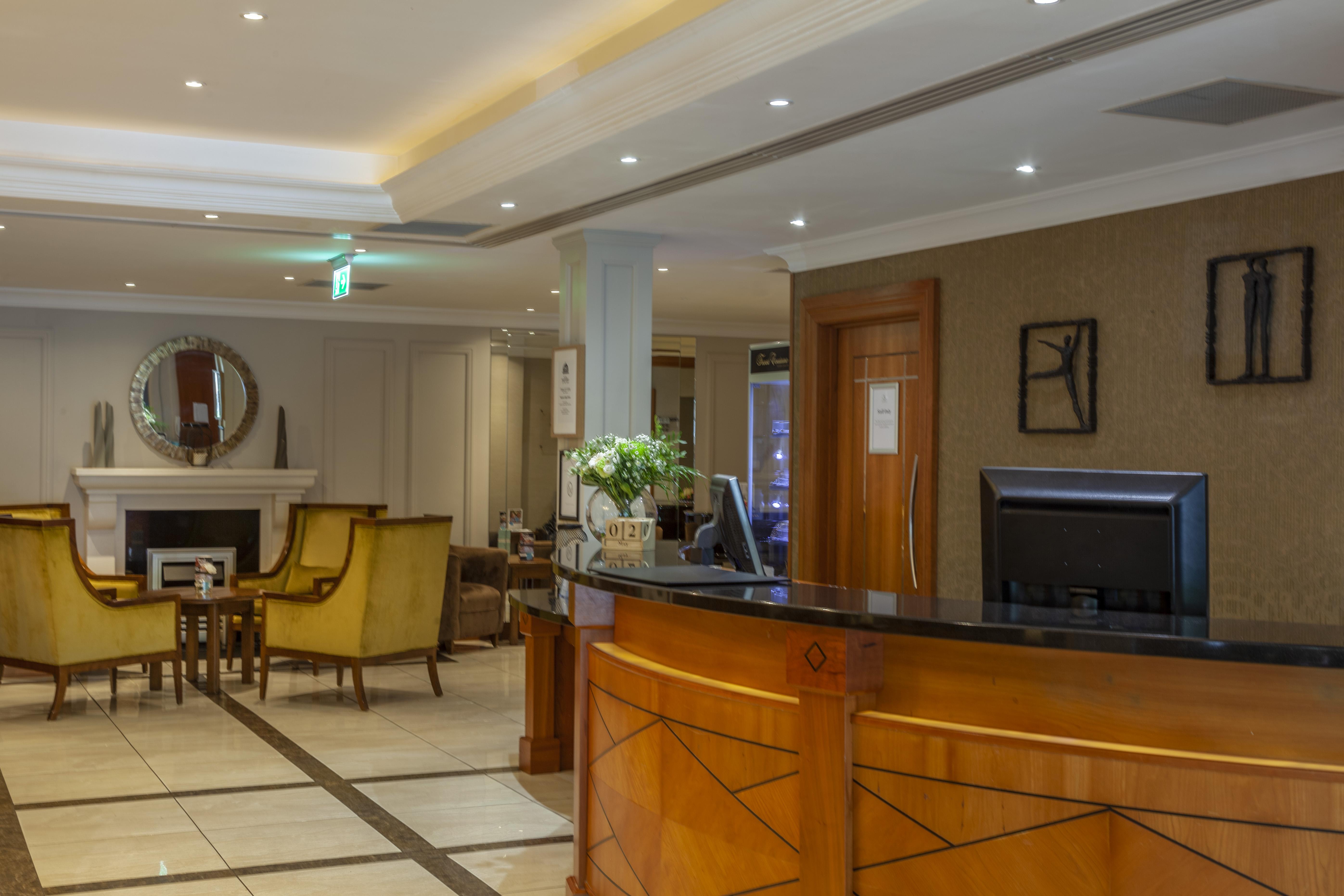 Malone Lodge Hotel&Apartments Belfast Buitenkant foto